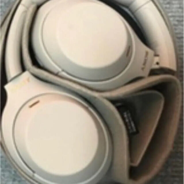SONY(ソニー)のsony WH-1000XM4 プラチナシルバー納品書保証付き スマホ/家電/カメラのオーディオ機器(ヘッドフォン/イヤフォン)の商品写真