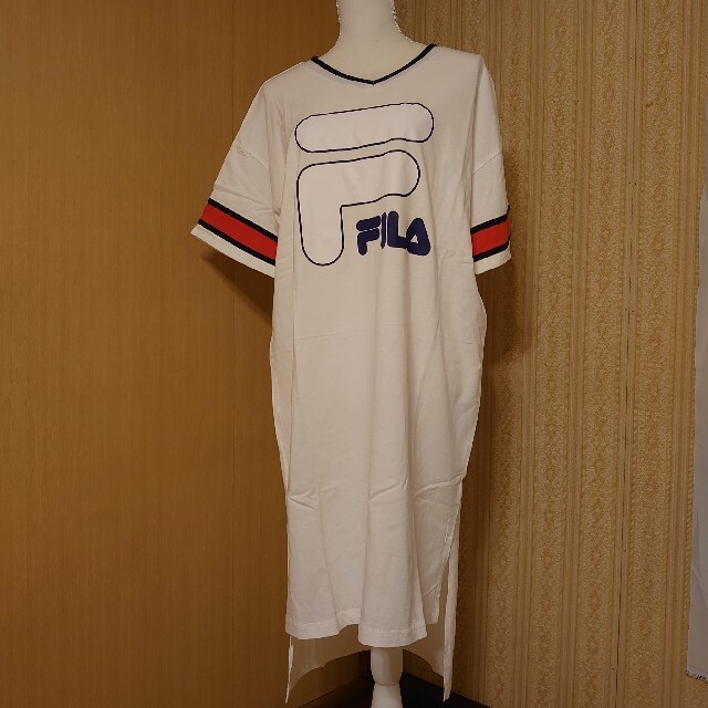 FILA(フィラ)のFILA ビッグロゴTシャツワンピース XL オフホワイト レディースのワンピース(ロングワンピース/マキシワンピース)の商品写真