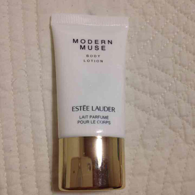 Estee Lauder(エスティローダー)のエスティローダー ボディーローション コスメ/美容のボディケア(ボディローション/ミルク)の商品写真