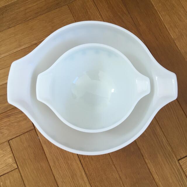 Pyrex(パイレックス)のオールドパイレックス   スノーフレーク　ボウル　2個セット インテリア/住まい/日用品のキッチン/食器(収納/キッチン雑貨)の商品写真