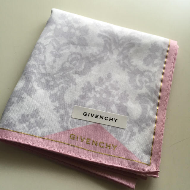 GIVENCHY(ジバンシィ)のGIVENCHY✨新品 ハンカチ レディースのファッション小物(ハンカチ)の商品写真
