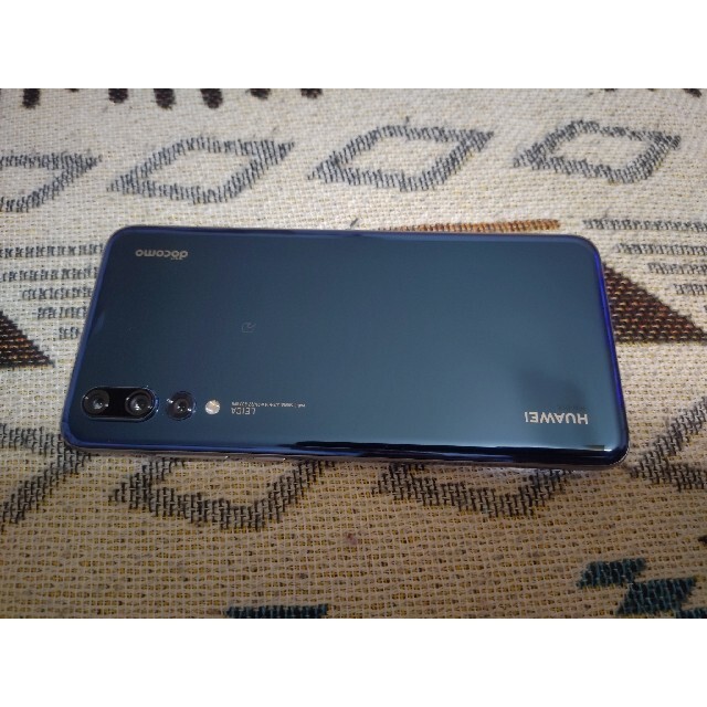 HUAWEI(ファーウェイ)のHUAWEI P20 PRO docomo HW-01K スマホ/家電/カメラのスマートフォン/携帯電話(スマートフォン本体)の商品写真