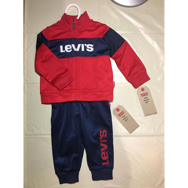 Levi's(リーバイス)の新品リーバイス　LIVI’S ベビー服　上下セット　赤と紺　パーカー キッズ/ベビー/マタニティのベビー服(~85cm)(ジャケット/コート)の商品写真