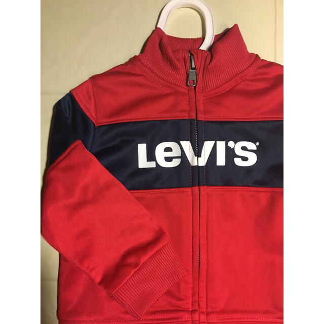 Levi's(リーバイス)の新品リーバイス　LIVI’S ベビー服　上下セット　赤と紺　パーカー キッズ/ベビー/マタニティのベビー服(~85cm)(ジャケット/コート)の商品写真