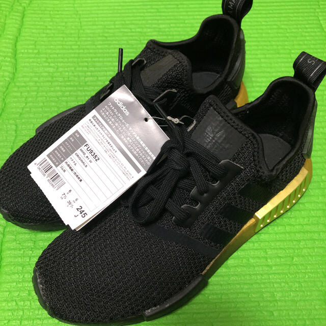 adidas(アディダス)のアディダス レディース ランニングシューズNMD_R1 24.5センチ新品未使用 レディースの靴/シューズ(スニーカー)の商品写真