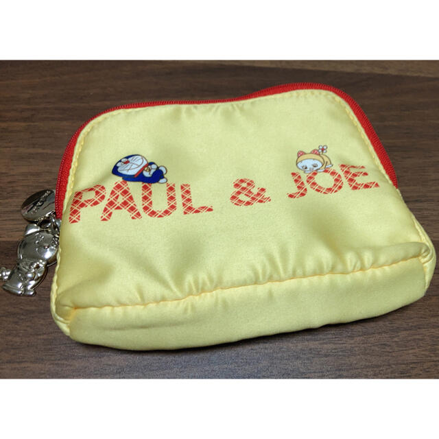 PAUL & JOE(ポールアンドジョー)のポールアンドジョー  ドラえもん　ポーチ　限定品 レディースのファッション小物(ポーチ)の商品写真