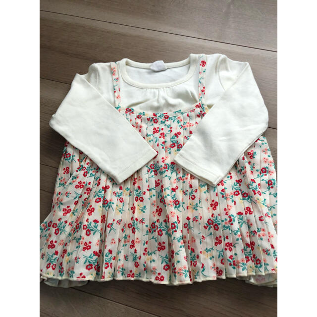 女の子　９０　長袖カットソー キッズ/ベビー/マタニティのキッズ服女の子用(90cm~)(Tシャツ/カットソー)の商品写真