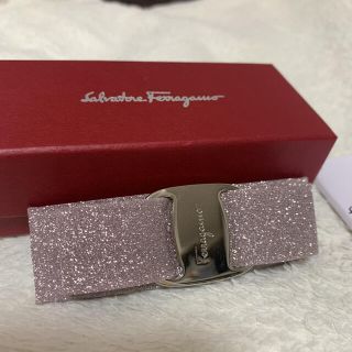 サルヴァトーレフェラガモ(Salvatore Ferragamo)のフェラガモ  バレッタ　グリッター　ピンク(バレッタ/ヘアクリップ)