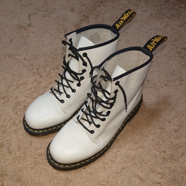 専用Dr.Martens 8ホール 白 UK9(28cm)ドクターマーチン - ブーツ