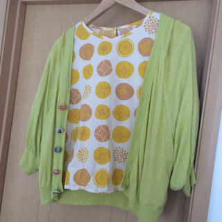 シャンブルドゥシャーム(chambre de charme)のシャンブルドゥシャーム 半袖シャツと、アイアムアイの黄緑カーディガン(シャツ/ブラウス(半袖/袖なし))