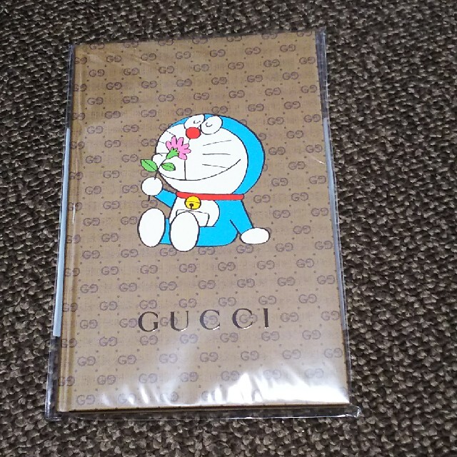 小学館(ショウガクカン)のドラえもんGUCCI  CanCamコラボノ－ト エンタメ/ホビーのおもちゃ/ぬいぐるみ(キャラクターグッズ)の商品写真