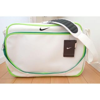 ナイキ(NIKE)の【gachapin8910様専用】ナイキエナメルショルダーバッグ (ショルダーバッグ)