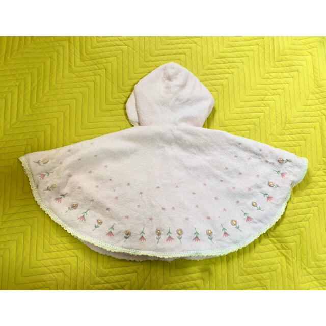 Souris(スーリー)の女の子　ポンチョ　ピンク　小花　春　90サイズ キッズ/ベビー/マタニティのキッズ服女の子用(90cm~)(コート)の商品写真