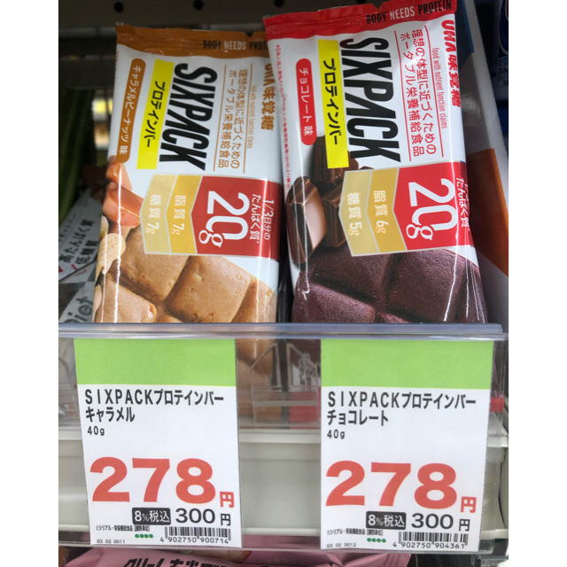 UHA味覚糖(ユーハミカクトウ)のLanちゃん様専用　プロテインバーSIXPACK 2種類　プラス　オマケ 食品/飲料/酒の健康食品(プロテイン)の商品写真