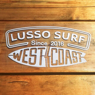 クイックシルバー(QUIKSILVER)の西海岸スタイル☆LUSSO SURF 防水ステッカー　ホワイト　RVCA(サーフィン)