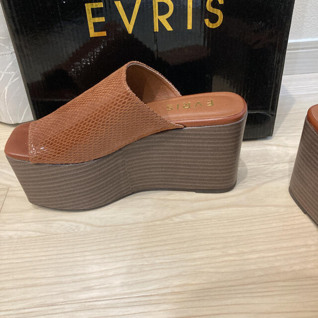 EVRIS(エヴリス)の新品　未使用　トングウエッジサンダル　 レディースの靴/シューズ(サンダル)の商品写真