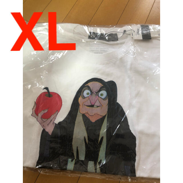 UNDERCOVER(アンダーカバー)のXL GU UNDERCOVER ビッググラフィックT 魔女　リンゴ メンズのトップス(Tシャツ/カットソー(半袖/袖なし))の商品写真