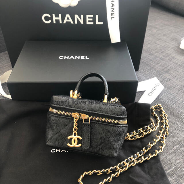 CHANEL(シャネル)の国内完売  2021SS ロゴチャーム付きミニヴァニティーバッグ レディースのバッグ(ショルダーバッグ)の商品写真