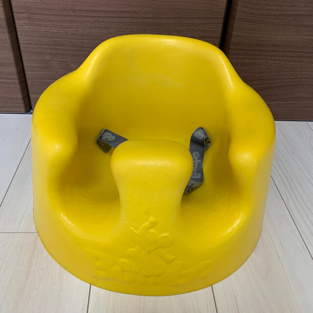 Bumbo(バンボ)のバンボ イエロー ベルト付き キッズ/ベビー/マタニティの授乳/お食事用品(その他)の商品写真