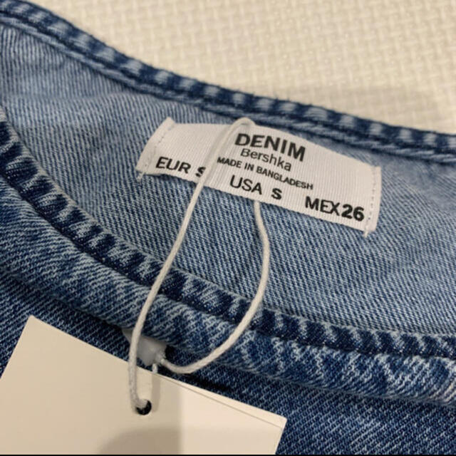 ZARA(ザラ)のbershka デニム　フリル　ブラウス レディースのトップス(シャツ/ブラウス(長袖/七分))の商品写真