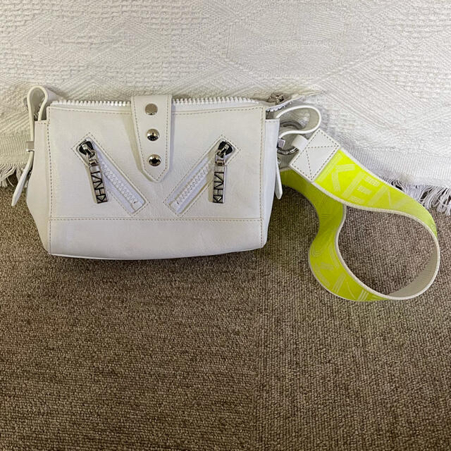 KENZO(ケンゾー)のKENZO ショルダーバック　レディース　白 レディースのバッグ(ショルダーバッグ)の商品写真