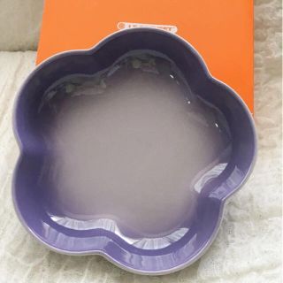 ルクルーゼ(LE CREUSET)のルクルーゼ　フラワーディッシュ　ブルーベルパープル　ムラサキ　20センチ(食器)