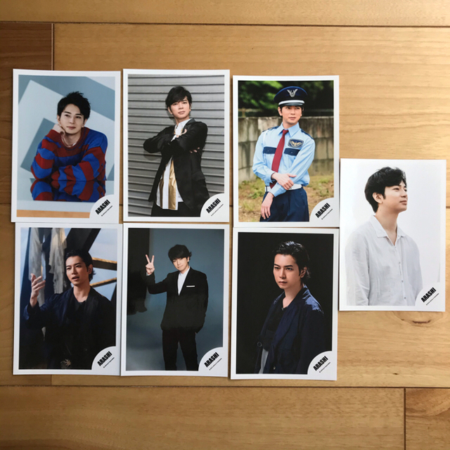 嵐(アラシ)の松本潤公式写真7枚とオマケ エンタメ/ホビーのタレントグッズ(アイドルグッズ)の商品写真