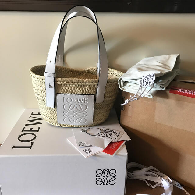 安いそれに目立つ LOEWE ロエベ バスケット スモール カゴバッグ かご