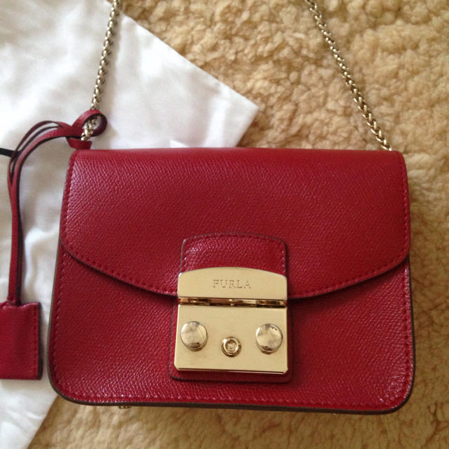 Furla(フルラ)のフルラ メトロポリス レディな赤 レディースのバッグ(ショルダーバッグ)の商品写真