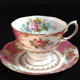 ロイヤルアルバート(ROYAL ALBERT)の【希少未使用美品】ロイヤルアルバート　レディカーライル　カップ＆ソーサー(食器)