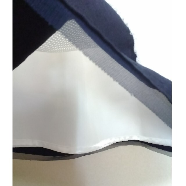 TO BE CHIC(トゥービーシック)の【美品】TO BE CHIC　ホワイト×ネイビー配色フレアスカート　日本製 レディースのスカート(ひざ丈スカート)の商品写真