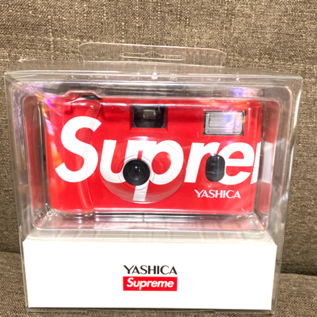 Supreme(シュプリーム)のシュプリームSupremeカメラ　赤 スマホ/家電/カメラのカメラ(フィルムカメラ)の商品写真