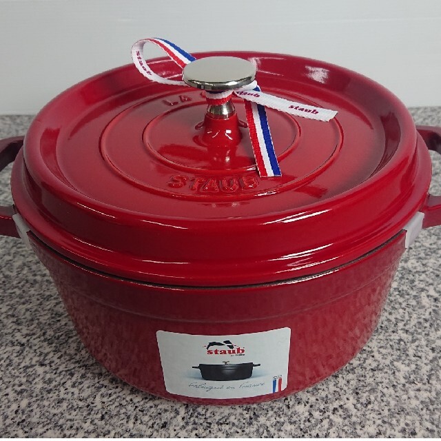 Staub ストウブ ピコココット ラウンド 22cm 両手鍋 色:チェリー - 鍋
