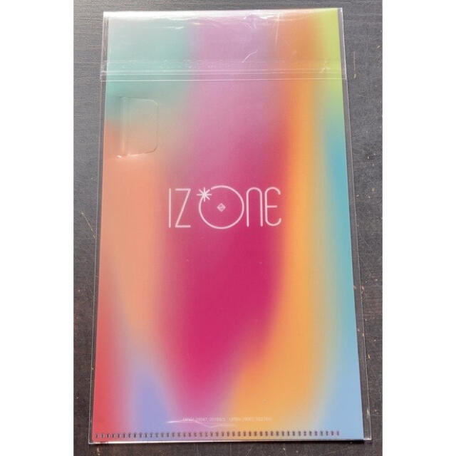 新品未開封♡IZ*ONE「EYES ON ME」ミニクリアファイル（絵柄H） エンタメ/ホビーのタレントグッズ(アイドルグッズ)の商品写真