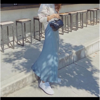 ミラオーウェン(Mila Owen)のミラオーウェン サテンロングスカート テールサテンスカート  サテン ブルー(ロングスカート)