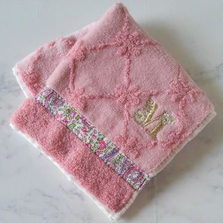 アフタヌーンティー(AfternoonTea)のピンク　ゴールドM刺繍　リバティ　アフタヌーンティータオルハンカチ　新品未使用(ハンカチ)