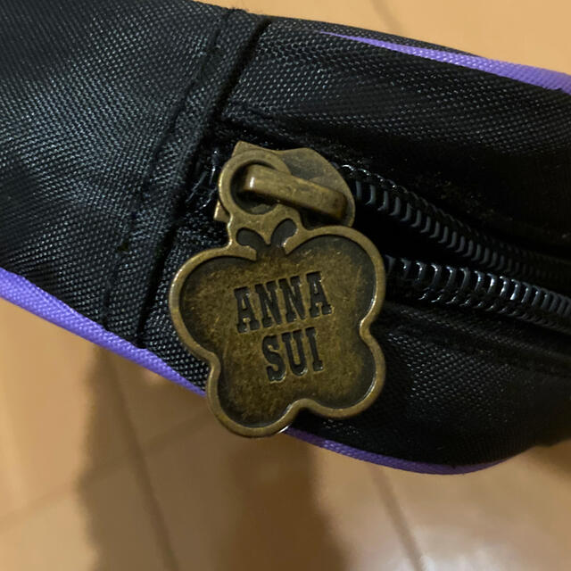 ANNA SUI(アナスイ)のANNA SUI ロゴ刺繍スーパーマルチバッグ レディースのファッション小物(ポーチ)の商品写真