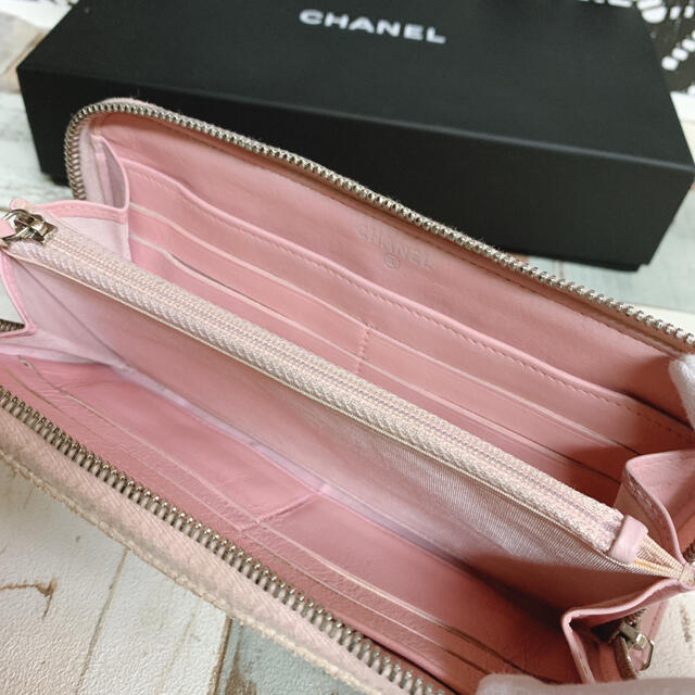 CHANEL(シャネル)のCHANEL シャネル ドーヴィル ラウンドジップ 長財布 レディースのファッション小物(財布)の商品写真