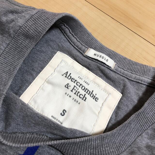 Abercrombie&Fitch(アバクロンビーアンドフィッチ)のアバクロ  Tシャツ　Sサイズ メンズのトップス(Tシャツ/カットソー(半袖/袖なし))の商品写真