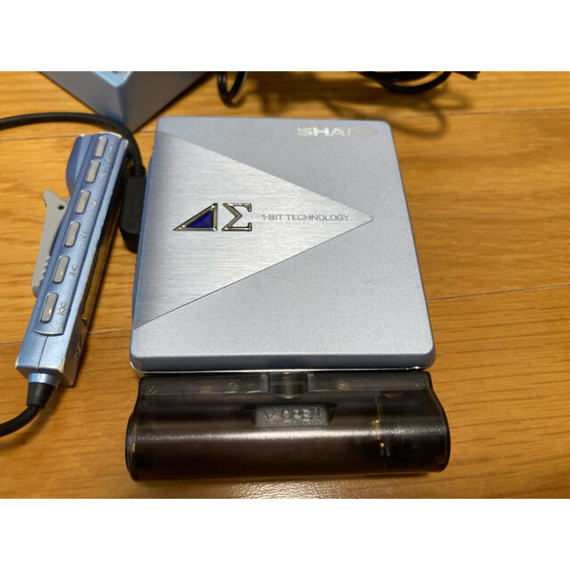SHARP(シャープ)のポータブルMDプレイヤー　SHARP MD-DS5-A スマホ/家電/カメラのオーディオ機器(ポータブルプレーヤー)の商品写真