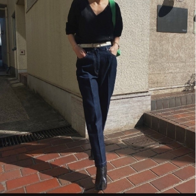 Ameri VINTAGE(アメリヴィンテージ)のHIGH WAIST TAPERED DENIM アメリヴィンテージ レディースのパンツ(デニム/ジーンズ)の商品写真