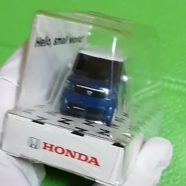 ホンダ(ホンダ)の【非売品】HONDA  N-BOX  LEDライト付きミニカー キーホルダー エンタメ/ホビーのおもちゃ/ぬいぐるみ(ミニカー)の商品写真