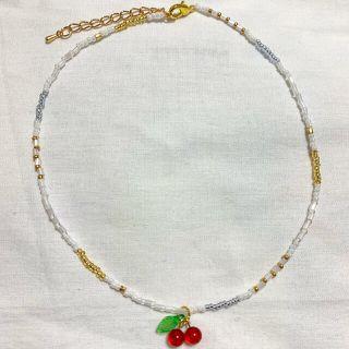 ディーホリック(dholic)のハンドメイド　【さくらんぼ無し】ビーズネックレス🤍おまけリング付き(ネックレス)