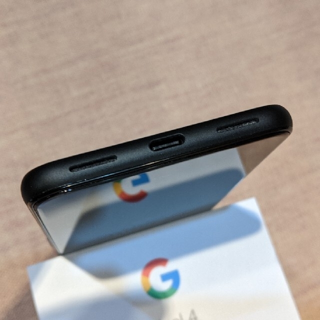 Google Pixel(グーグルピクセル)のGoogle Pixel4 64GB Clearly White ケース2つ付 スマホ/家電/カメラのスマートフォン/携帯電話(スマートフォン本体)の商品写真