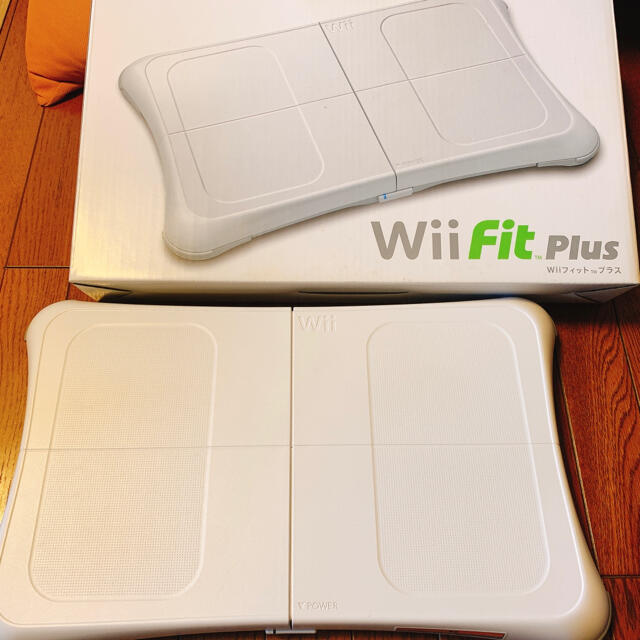 任天堂(ニンテンドウ)のNintendo Wii & Wii Fit Plus エンタメ/ホビーのゲームソフト/ゲーム機本体(家庭用ゲーム機本体)の商品写真