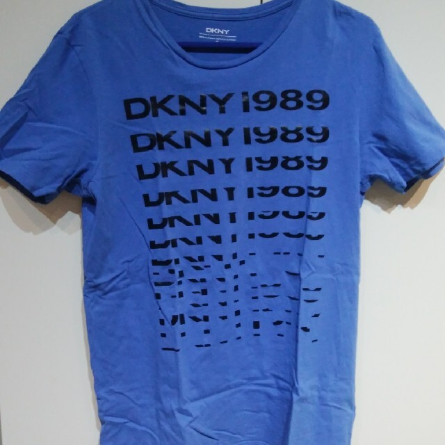 DKNY(ダナキャランニューヨーク)のDKNY Sサイズ　ブルー　青　ダナキャラン メンズのトップス(Tシャツ/カットソー(半袖/袖なし))の商品写真