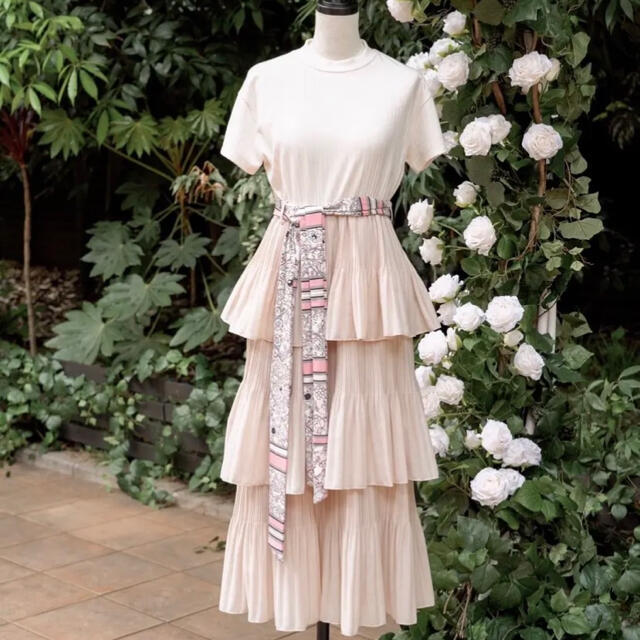 herlipto Garden Party Ruffled Midi Dress レディースのワンピース(ひざ丈ワンピース)の商品写真