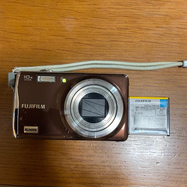 富士フイルム(フジフイルム)のFUJIFILM FINEPIX F70exr スマホ/家電/カメラのカメラ(コンパクトデジタルカメラ)の商品写真