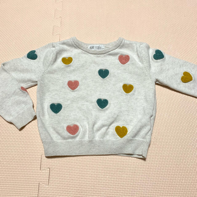 H&M(エイチアンドエム)のH&M ニット　90 ハート　女の子　長袖 キッズ/ベビー/マタニティのキッズ服女の子用(90cm~)(ニット)の商品写真