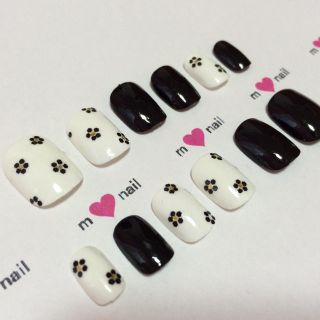 ★m.nail/25/モノトーン花柄★ コスメ/美容のネイル(つけ爪/ネイルチップ)の商品写真